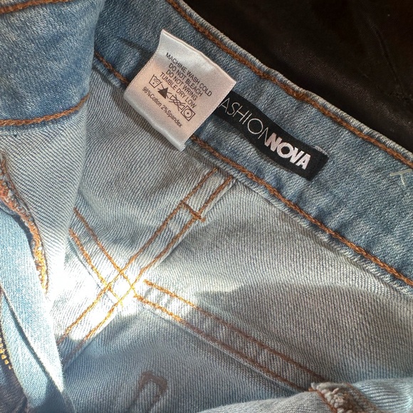 Fashion Nova Ripped Jeans BNWOT - Picture 2 of 5